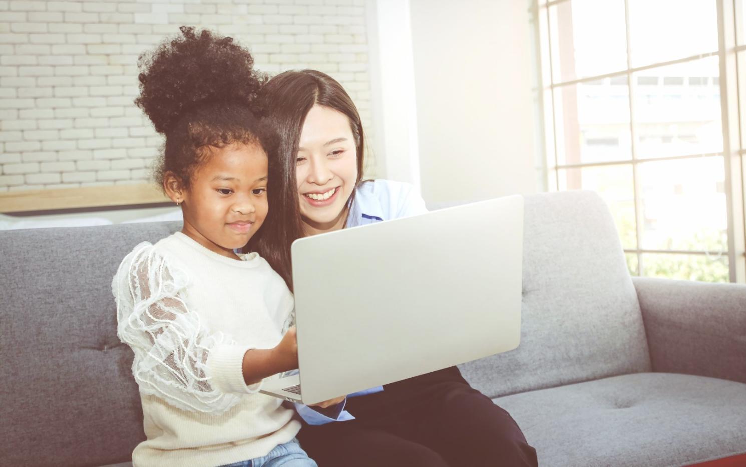 Sesje edukacyjne na platformie webinarowej